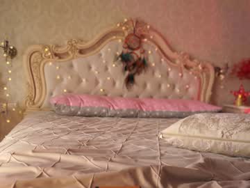 webcam girl pussy__money__weed live cam image #2375998