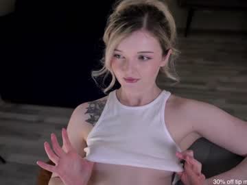 webcam girl lucydelovely live cam image #6471732