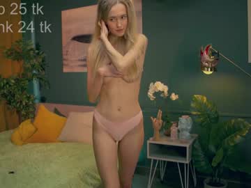 webcam girl lolly_bella_ live cam image #400018