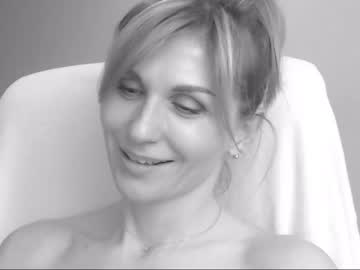 webcam girl lady_ada live cam image #597116