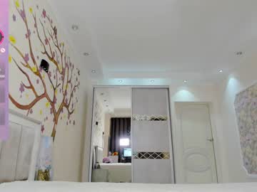 webcam girl little_yena live cam image #6716292