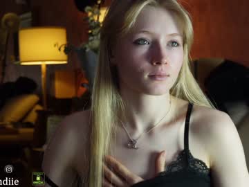 webcam girl bestblondiiecb live cam image #6773194