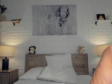 webcam girl riskyproject live cam image #6570440
