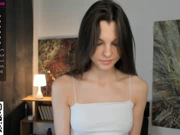 webcam girl peek_in_my_window live cam image #5905193