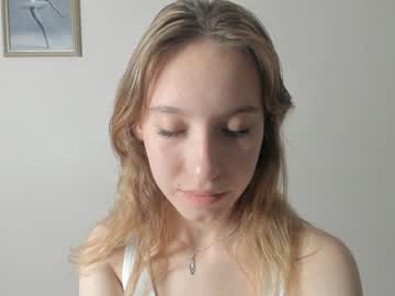 webcam girl just_emmy live cam image #4624905