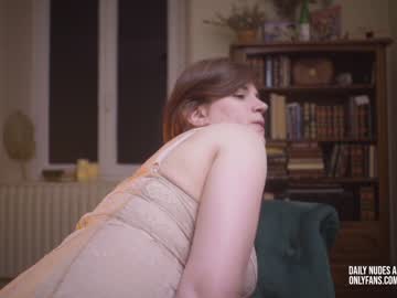 webcam girl claire_moulin live cam image #1084696