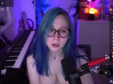 webcam girl blue_mooncat live cam image #5307810