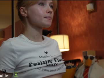 webcam girl bestblondiiecb live cam image #6708914