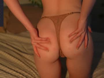 webcam girl mother__of__dragons live cam image #6343497