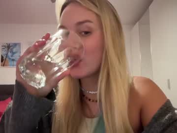 webcam girl sarahsapling live cam image #5572725