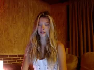 webcam girl bitter_moon live cam image #2436388