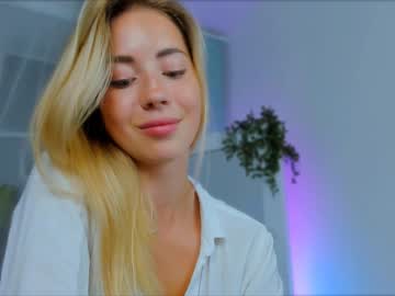 webcam girl emmi_rosee live cam image #2550617
