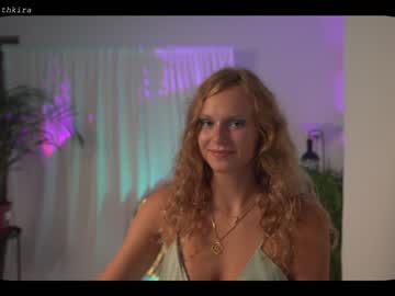 webcam girl chillwithkira live cam image #2286167