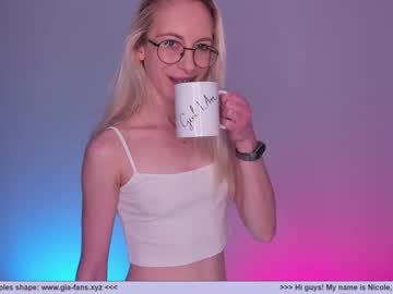 webcam girl girl_i_am live cam image #3071299