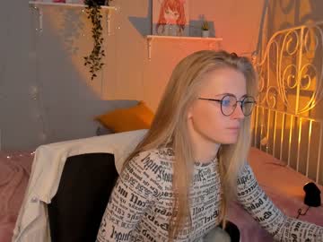 webcam girl linellali live cam image #2555493