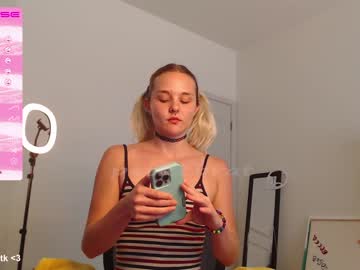 webcam girl petitebrat live cam image #4627779