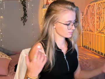 webcam girl linellali live cam image #2519134