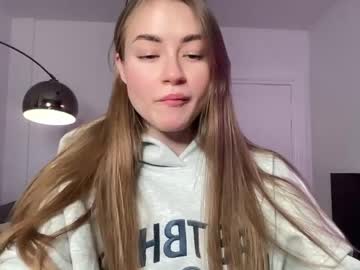 webcam girl strawberryjamx live cam image #3454692