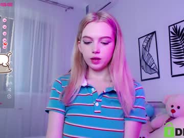 webcam girl small_blondee live cam image #3429873