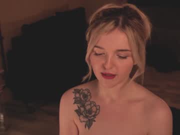 webcam girl lucydelovely live cam image #6142266