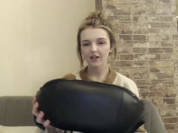 webcam girl lucydelovely live cam image #3613217