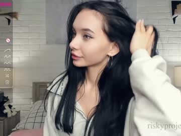 webcam girl riskyproject live cam image #5070465