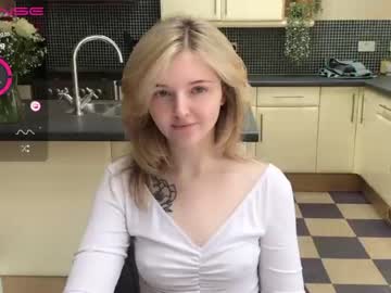 webcam girl lucydelovely live cam image #4245340