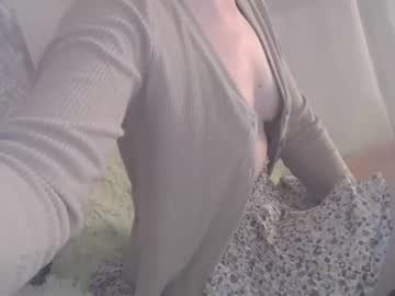 webcam girl newbie_mia live cam image #792810