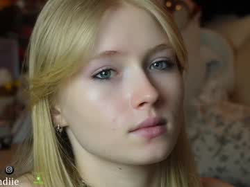 webcam girl bestblondiiecb live cam image #6270844