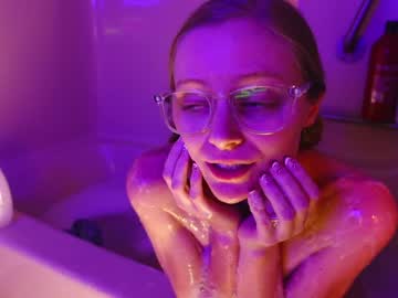 webcam girl emmasky69 live cam image #3393487