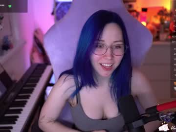 webcam girl blue_mooncat live cam image #5638912