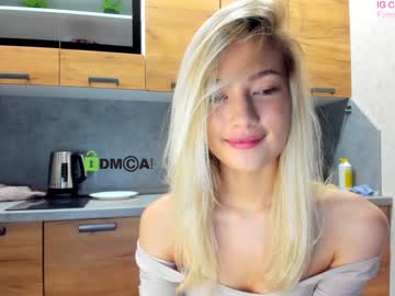 webcam girl crazzy_cherry live cam image #4699206