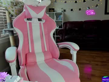 webcam girl violetttflowers live cam image #5623320