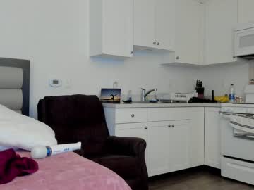 webcam girl carliescott_meow live cam image #1958203