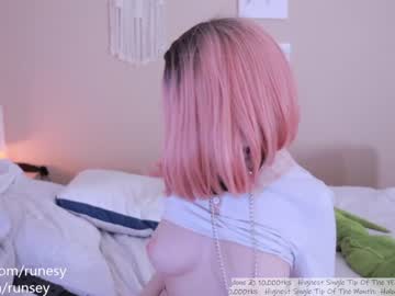 webcam girl runesy live cam image #1497718
