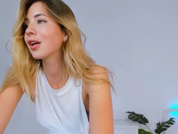 webcam girl emmi_rosee live cam image #3115498