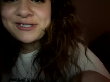 webcam girl lovelylizaa live cam image #7099462