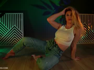 webcam girl provocatrixx live cam image #3748289