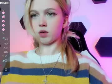 webcam girl small_blondee live cam image #3999972
