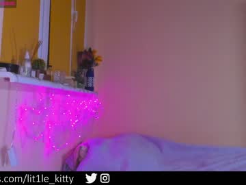webcam girl lit1le_kitty_ live cam image #3153067