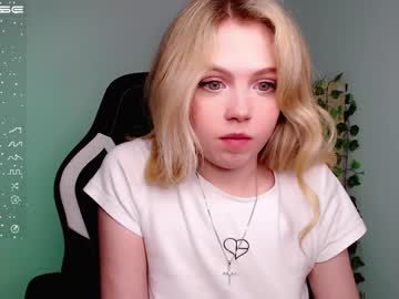 webcam girl small_blondee live cam image #3896872