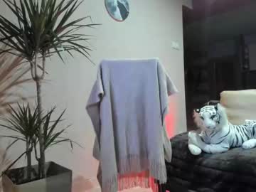 webcam girl sofiaandwonderland live cam image #2041938
