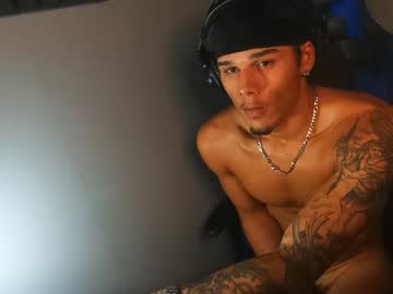 webcam man kylewhitedgs live cam image #6919480