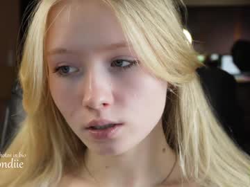 webcam girl bestblondiiecb live cam image #3868213
