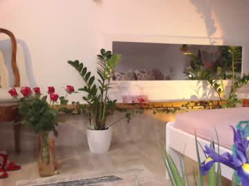 webcam girl taralanes live cam image #3940576