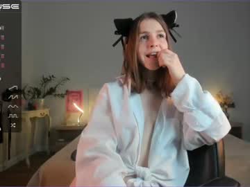 webcam girl little_sun_shine live cam image #3632084