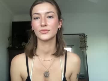 webcam girl lucyy_1 live cam image #7007344