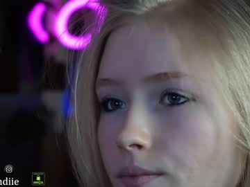 webcam girl bestblondiiecb live cam image #5996471