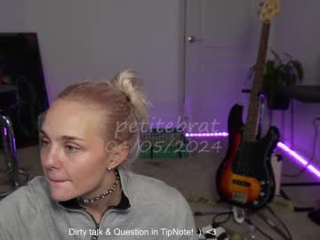 webcam girl petitebrat live cam image #6759130