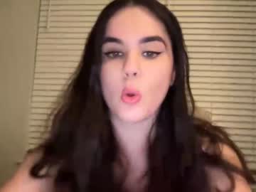 webcam girl gia_is_horny live cam image #3736979